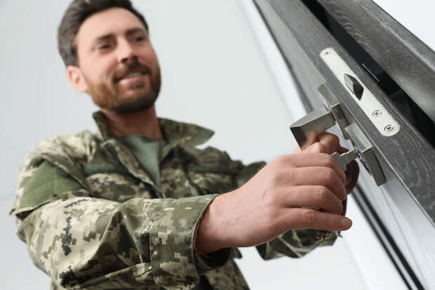 Специалист Шмелев: снижение взноса по военной ипотеке до 10% поддержит вторичку