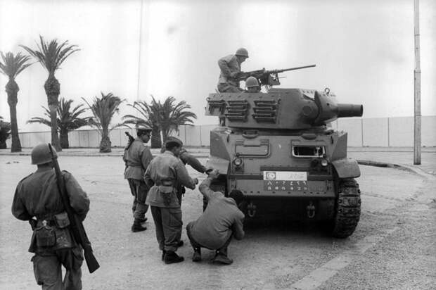 Йеменская САУ в Адене, 1961 год - Быстроходная поддержка для лёгких танков | Военно-исторический портал Warspot.ru