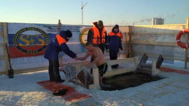 Каждый пятый россиянин намерен окунуться в прорубь на Крещение Каждый пятый россиянин намерен окунуться в прорубь на Крещение