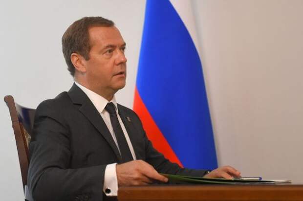 Медведев распорядился ликвидировать семь филиалов РАНХиГС
