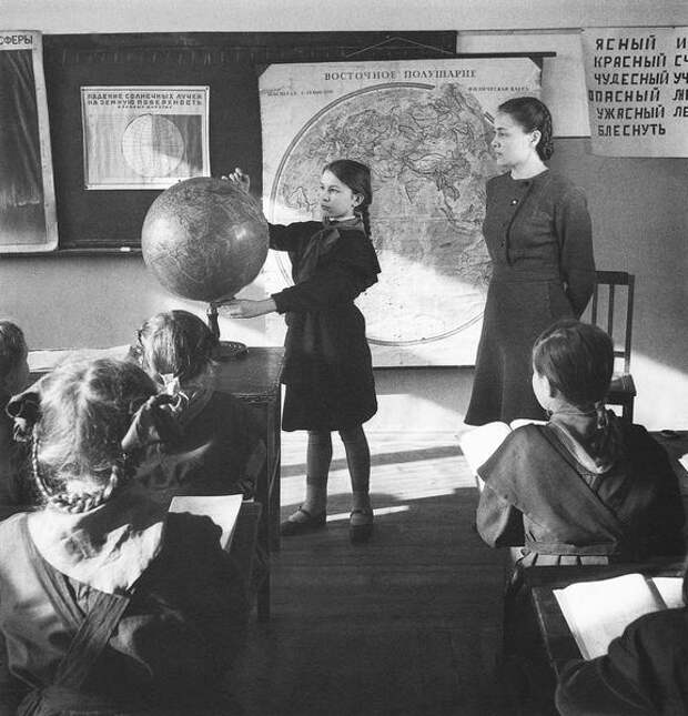 Урок в сельской школе. 1951.jpg Урок в сельской школе. 1951.jpg