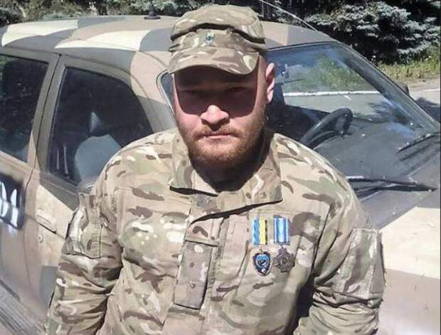 Служебный путь отдельно взятого украинского боевика: "Беркут" - ВС РФ - наци-батальон "Азов"