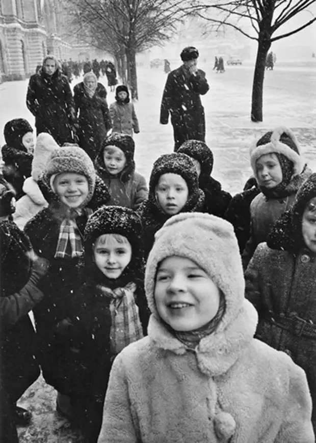 Советские зимние. Советские дети зимой. Детство СССР зима. Советские люди зимой. Советский зимний ребенок.