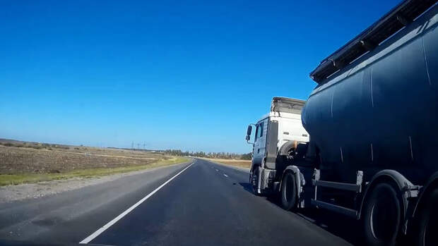 Картинки по запросу Съездили к бабушке Фуры не только медленно ползут но ещё и не дают обогнать