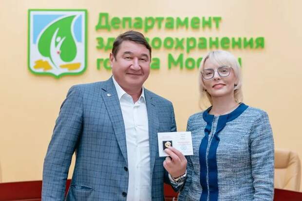Двое сотрудников больницы имени Вересаева получили награду «Отличник здравоохранения»