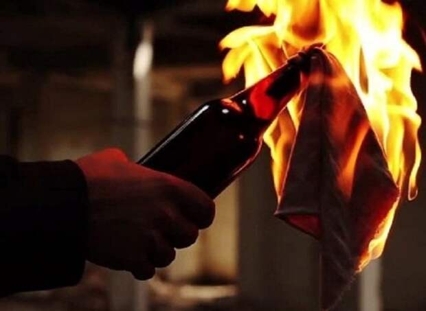 Суд арестовал двух подростков за поджог вертолета в Омске