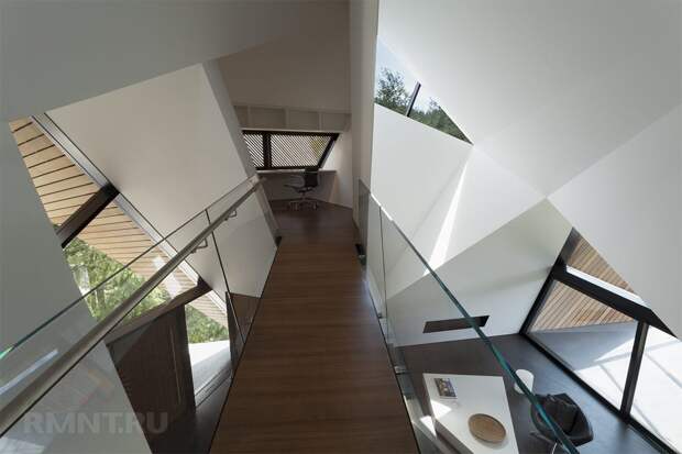 Hadaway House: необычный дом на склоне горы