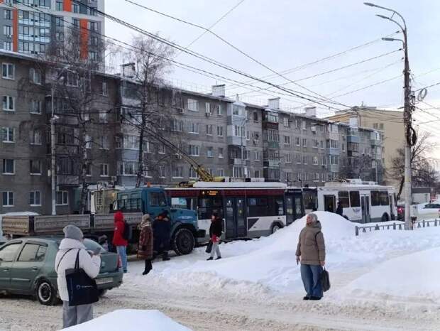 Два троллейбуса сломались на перекрестке улиц Чкалова и Вокзальной в Рязани