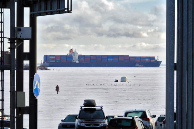 Постой, паровоз. Петербургский порт рискует остаться на периферии российской транспортной индустрии