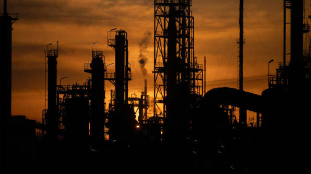 Bloomberg: Белый дом не намерен выделять нефть из резерва на фоне роста цен