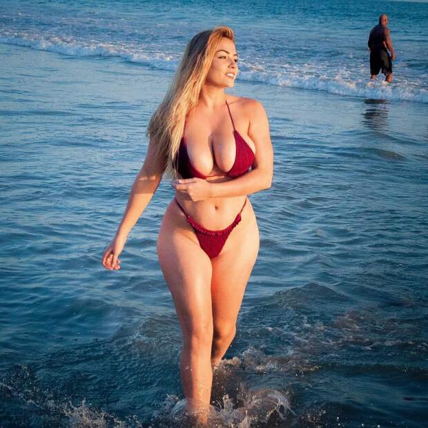 Красивые девушки в бикини