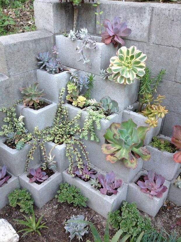 Succulent Garden | 14 Simple Cinder Block Outdoor Crafts: 