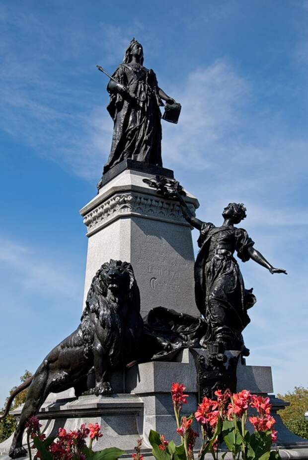 памятник королеве Виктории. Оттава (Канада)