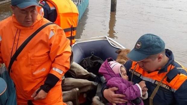 Пока люди тонули, иркутский чиновник требовал откачать воду из своего коттеджа. Теперь он будет уволен