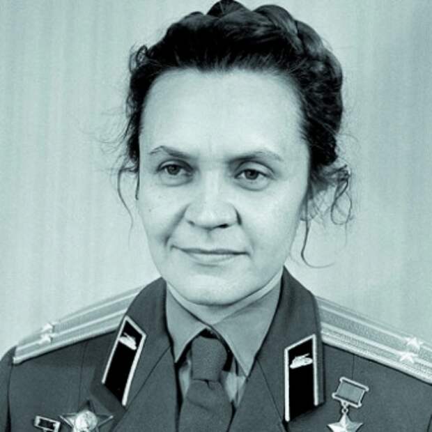 После войны В послевоенные годы занималась литературной деятельностью.