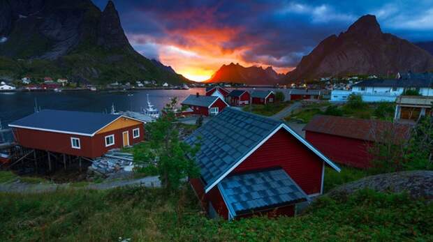 Рыбацкие домики с красным фасадом в Норвегии