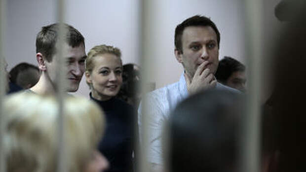Алексей Навальный в здании суда