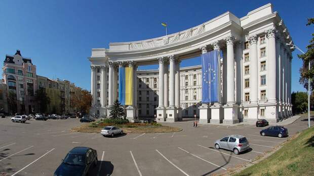 МИД Украины заявил о преждевременности решения США об отъезде дипломатов