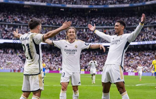 «Реал» — 36-кратный! Королевский клуб досрочно оформил титул чемпиона Испании