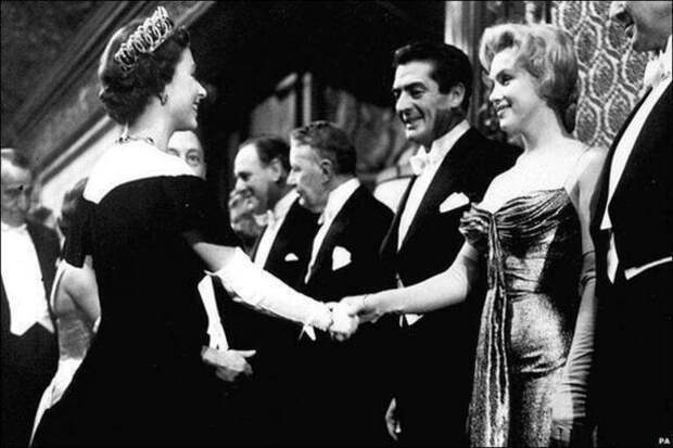 Мэрилин Монро и королева Елизавета II, 1956 год
