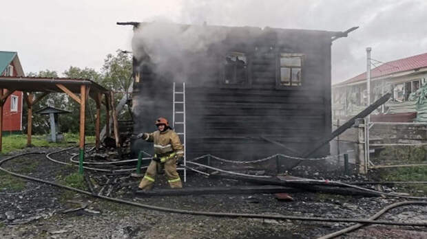 Семья с двумя детьми погибла при пожаре в доме под Архангельском