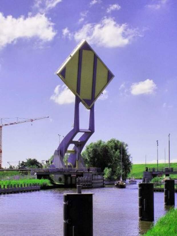 Авто - факт: в Голландии есть "летающий" автомобильный мост