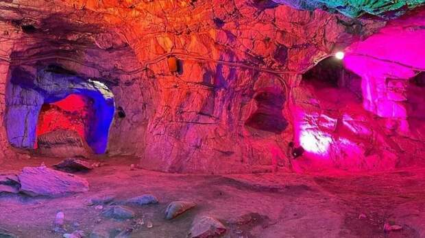 Тавдинские пещеры на Алтае превратили в современное мультимедийное шоу