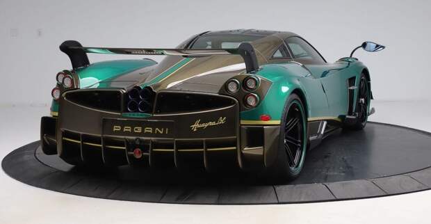 Гиперкар Pagani Huayra BC в необычном цвете
