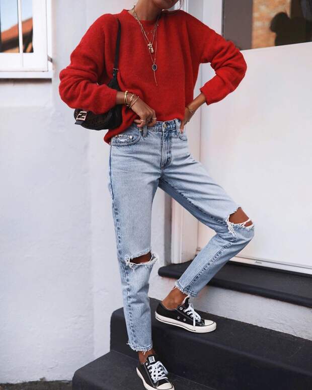 как стильно носить рваные джинсы осенью 2019 фото 17