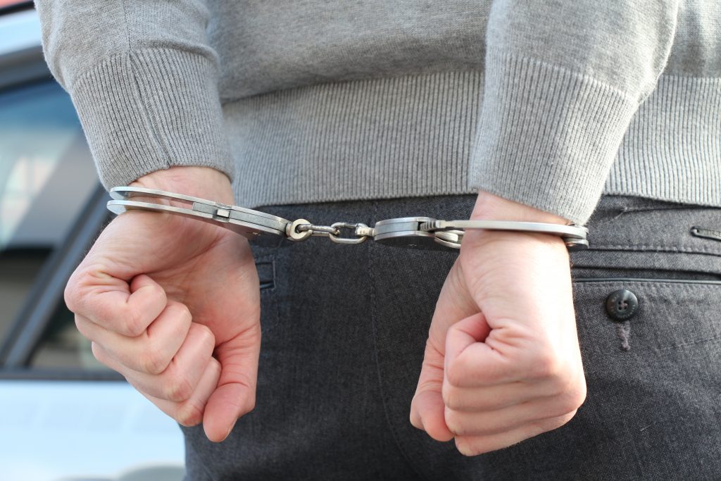Полицейские задержали на Душинской любителя запрещенных веществ