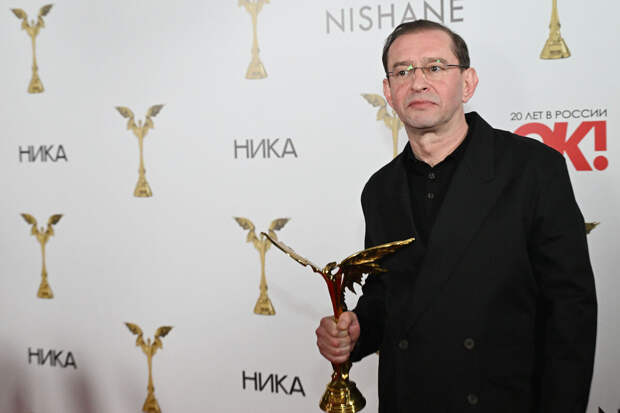 Актер Хабенский предложил вернуть традицию писем учителям в театральных вузах