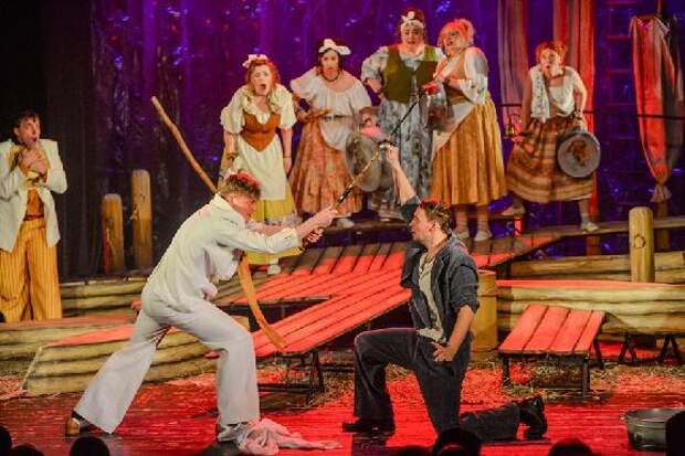 "Плутни Скапена" в Тамбовском молодежном театре — почти современная романтичная история