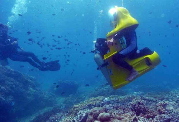 Подводный скутер для любителей плавать сидя.