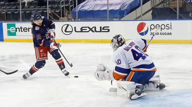 Варламов установил клубный рекорд «Айлендерс» в матчах с «Рейнджерс»