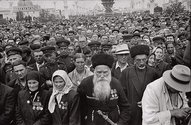 25 кадров Анри Картье Брессона о советской жизни в 1954 году Cartier Bresson05 25 кадров Анри Картье Брессона о советской жизни в 1954 году