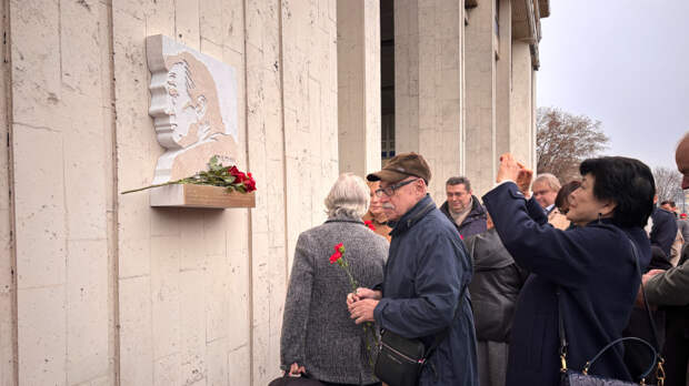 В Москве открыли мемориальную доску журналисту Валентину Фалину
