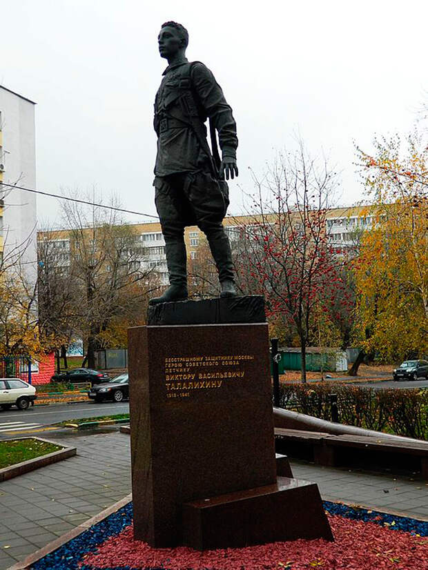 Сколько мест в Москве названо в честь героев Великой Отечественной?