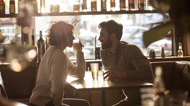 Большинство россиянок не готовы строить отношения с "сыночками-корзиночками"