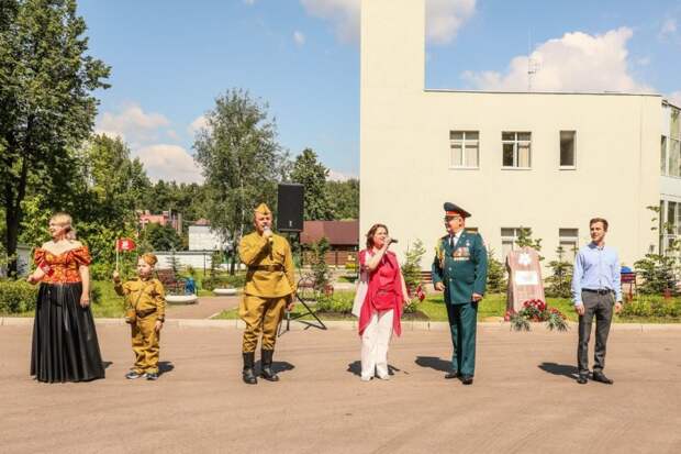 Московские спасатели открыли сквер 75-летия Победы