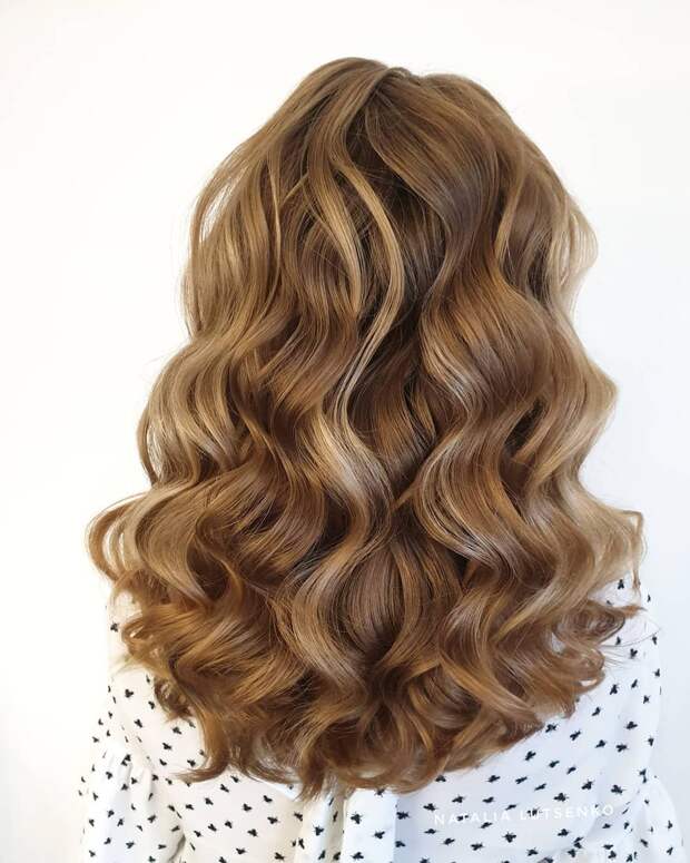 Новогодние кудри и локоны 2020 фото 26