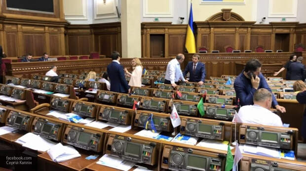 Непродление договора с Россией о дружбе со стороны Киева назвали недальновидным: Порошенко мог не читать документ