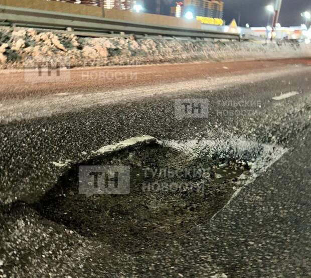 На Восточном обводе в Туле образовалась крупная яма на дороге