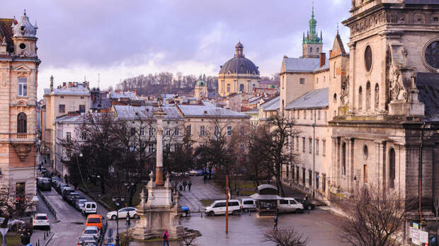 Часть больниц и коммунальный транспорт отключили от электричества во Львове