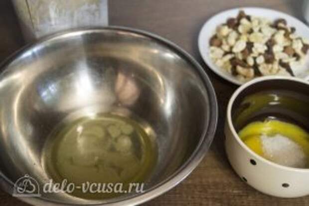 Домашнее мороженое Семифредо: Разделить яйца на белки и желтки