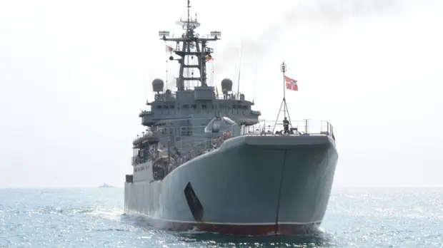 Большой десантный корабль ЧФ выполнил на учениях артиллерийские стрельбы по береговым целям