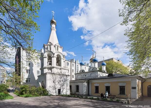 Бизнес на костях предков: кто пытается уничтожить «Суворовский» храм в центре Москвы