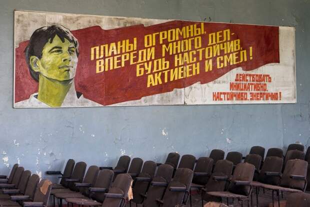 Плакаты СССР на стенах: послания из прошлого, дожившие до наших дней СССР, город, история, плакаты, россия, эстетика, юмор