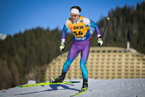 Коростелёв занял пятое место в гонке на 10 км на этапе Кубка мира по лыжам