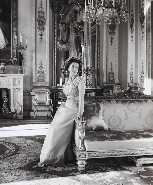Королева Британии Елизавета II: 60 лет на троне (19 фото)