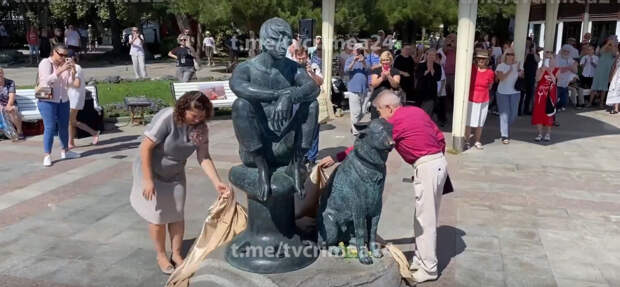 В Ялте открыли памятник псу Мухтару